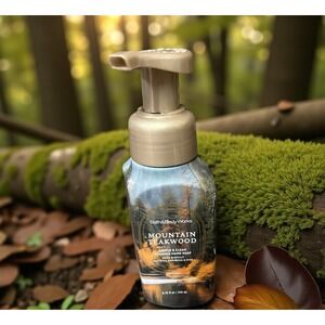 Bath‎ & Body Works Foaming Hand Soap  Mountain Teakwood 8.75 oz